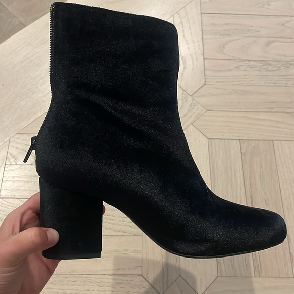 Free people velvet black boots. Like new! Worn maybe once. - Picture 3 of 3